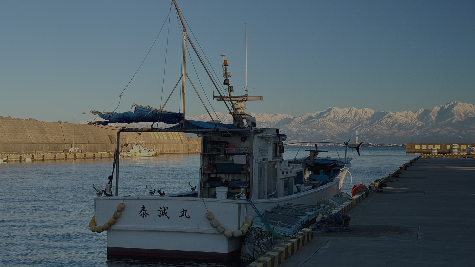 魚の宝庫　富山湾 一年を通して釣りが出来ます 釣り好きはぜひ一度お問い合わせ下さい